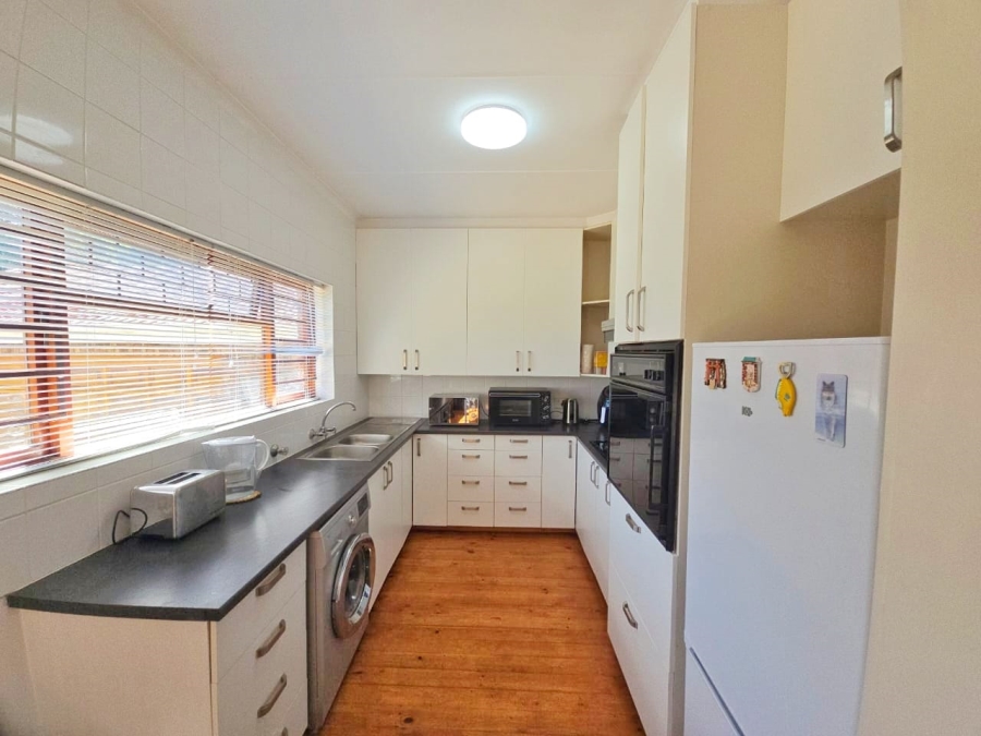 5 Bedroom Property for Sale in Kingfisher Creek Western Cape